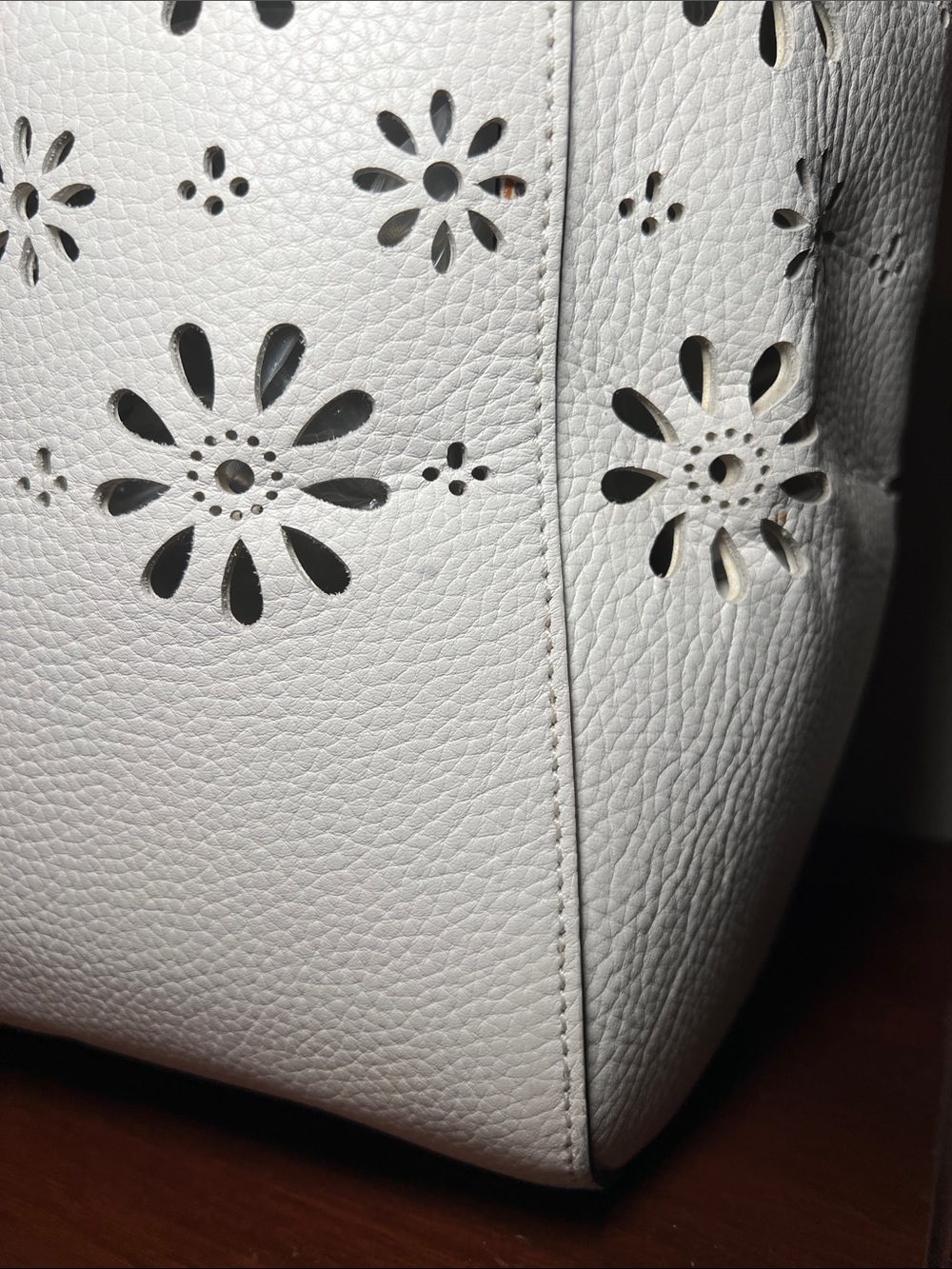 Kate Spade New York Faye Drive Hallie Floral Daisy Flower Cutout Tote Bag Purse - Picture 4 of 17